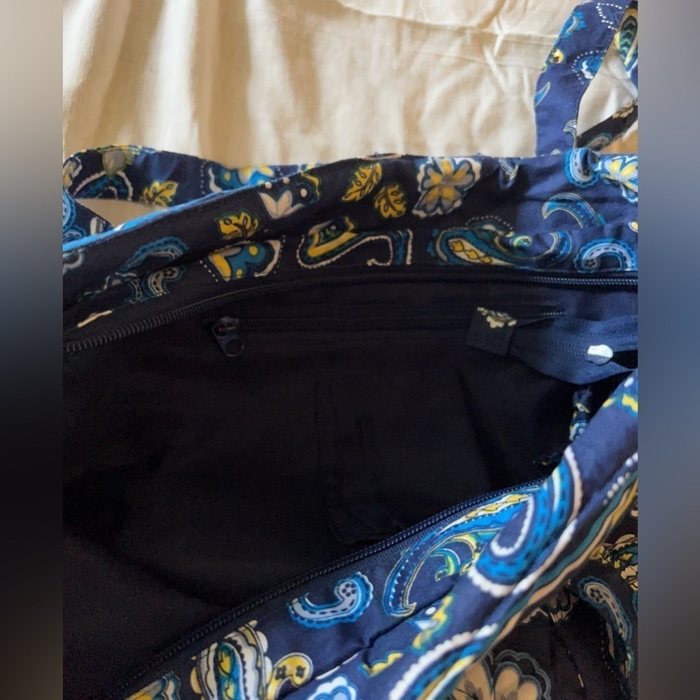 Bueno quilted large purse/tote paisley print. Blue. - Picture 5 of 6